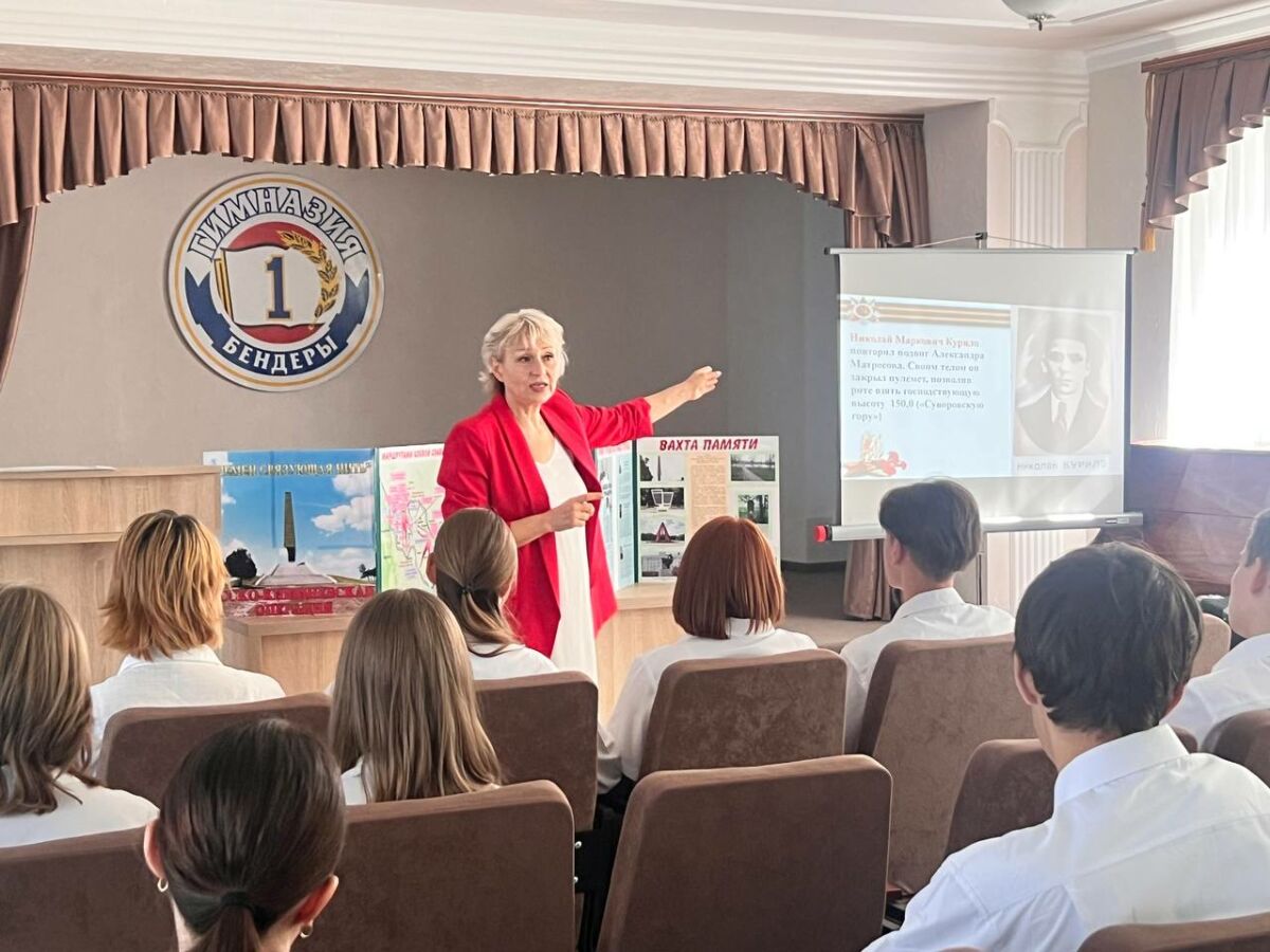 photo_5287428663970756613_y