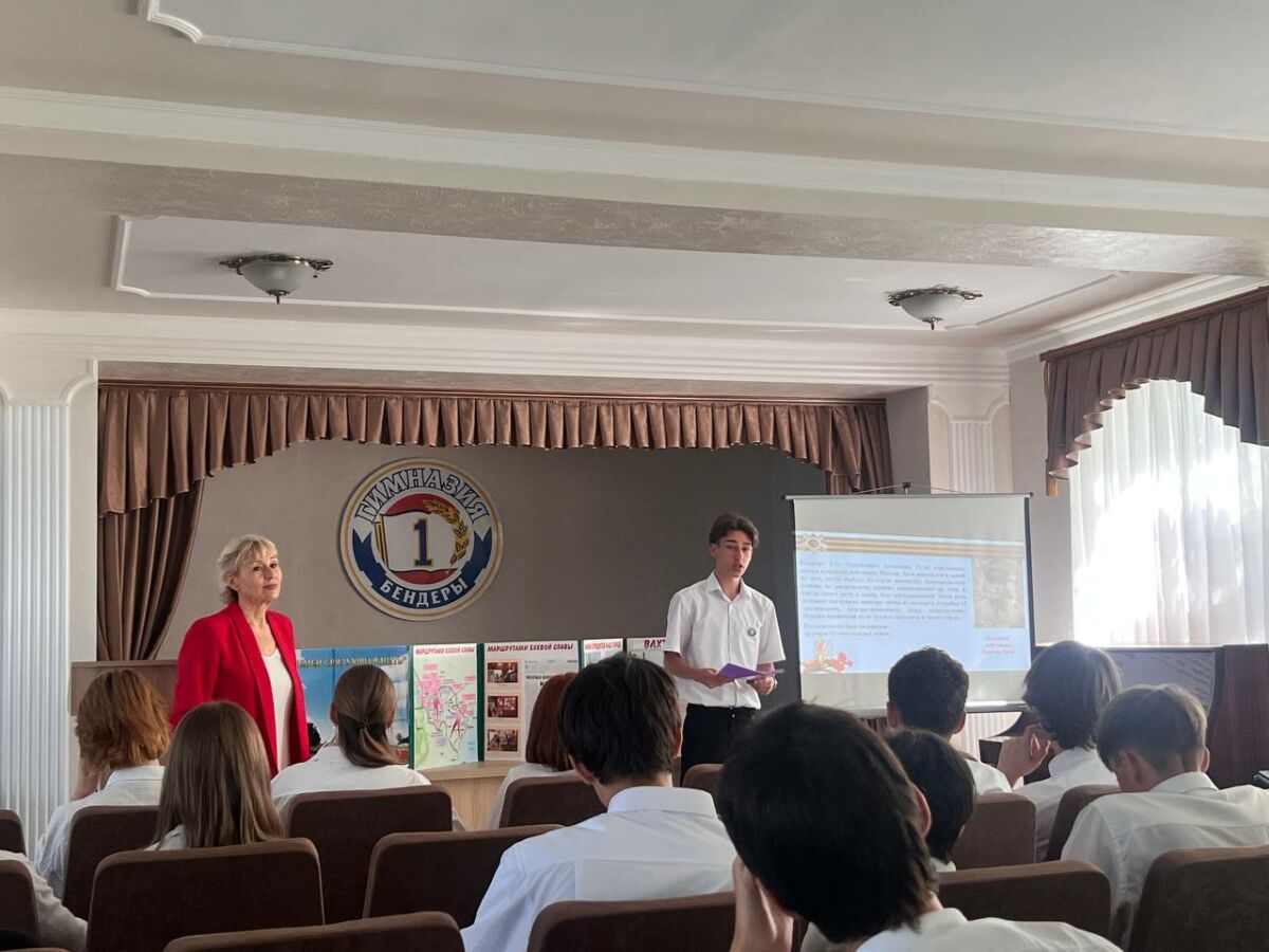 photo_5287428663970756615_y