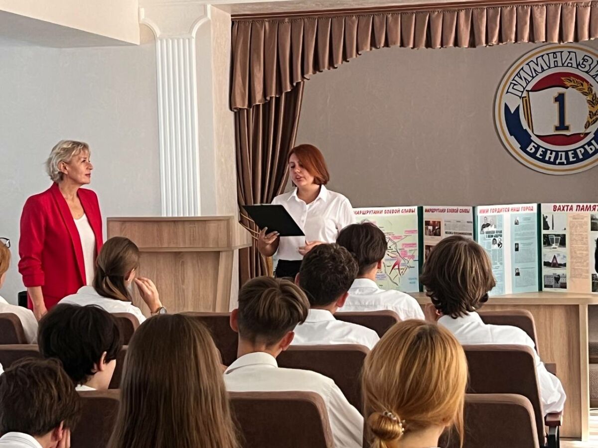 photo_5287428663970756616_y