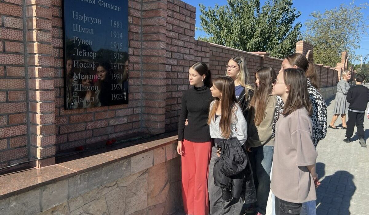 photo_5456149500642064773_y