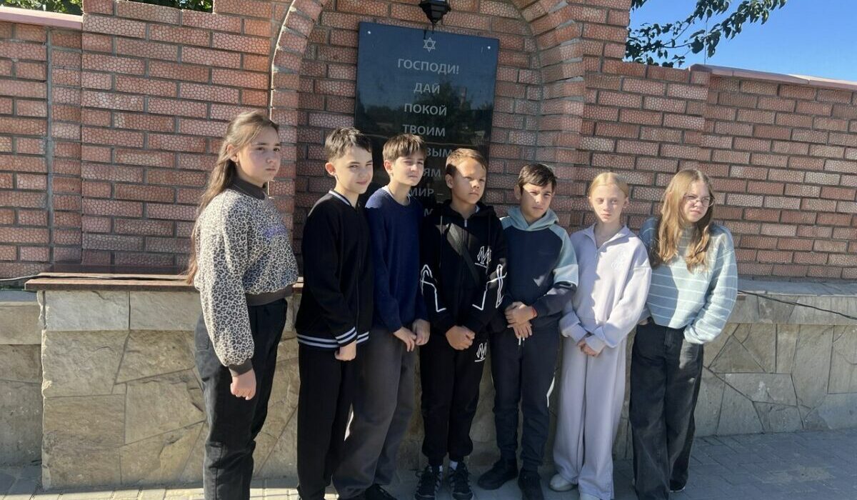 photo_5456149500642064774_y